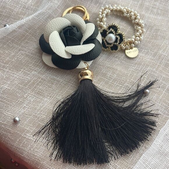 Bbw contrast camilla flower bag charm/keychain & hair elastic/bracelet pearl - Picture 2 of 9